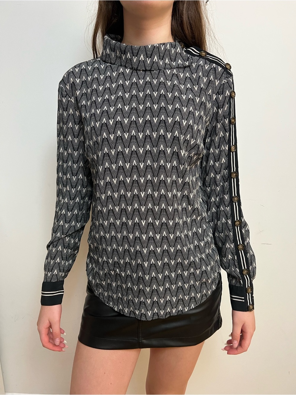 Veronica Beard Clarkson Printed Silk-Blend Top Chevron Button Blouse Size 6
